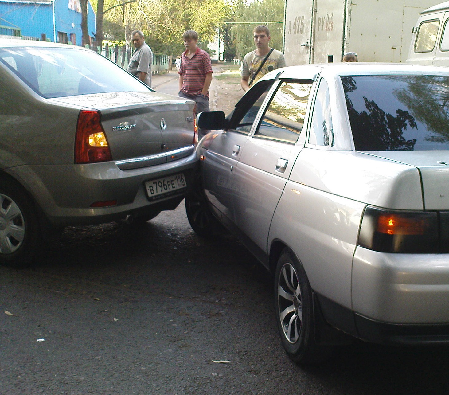 Помяли попу в ДТП =( — Renault Logan (1G), 1,6 л, 2010 года | ДТП | DRIVE2