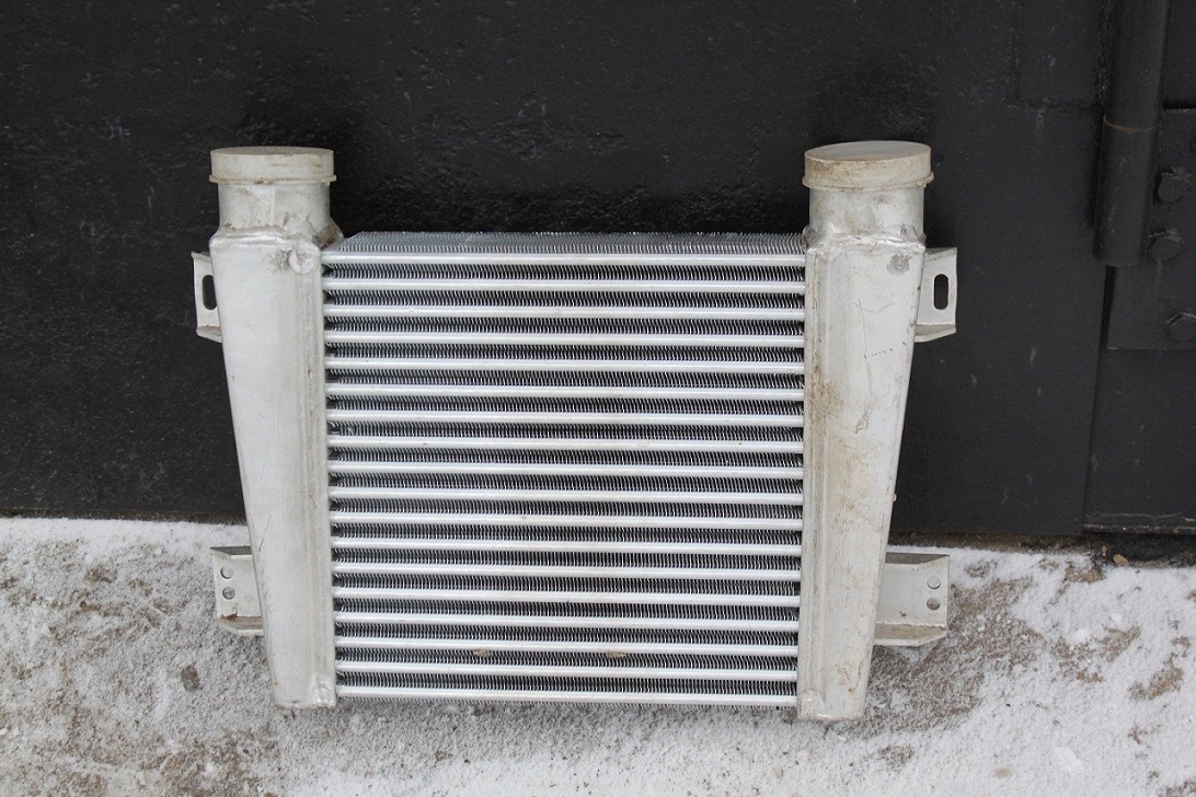 Интеркуллер паз с 245 двигателем. Д245 интеркулер. Охладитель наддувочного воздуха 280-1172010. Интеркулер газ 3309. Интеркулер зил 131.