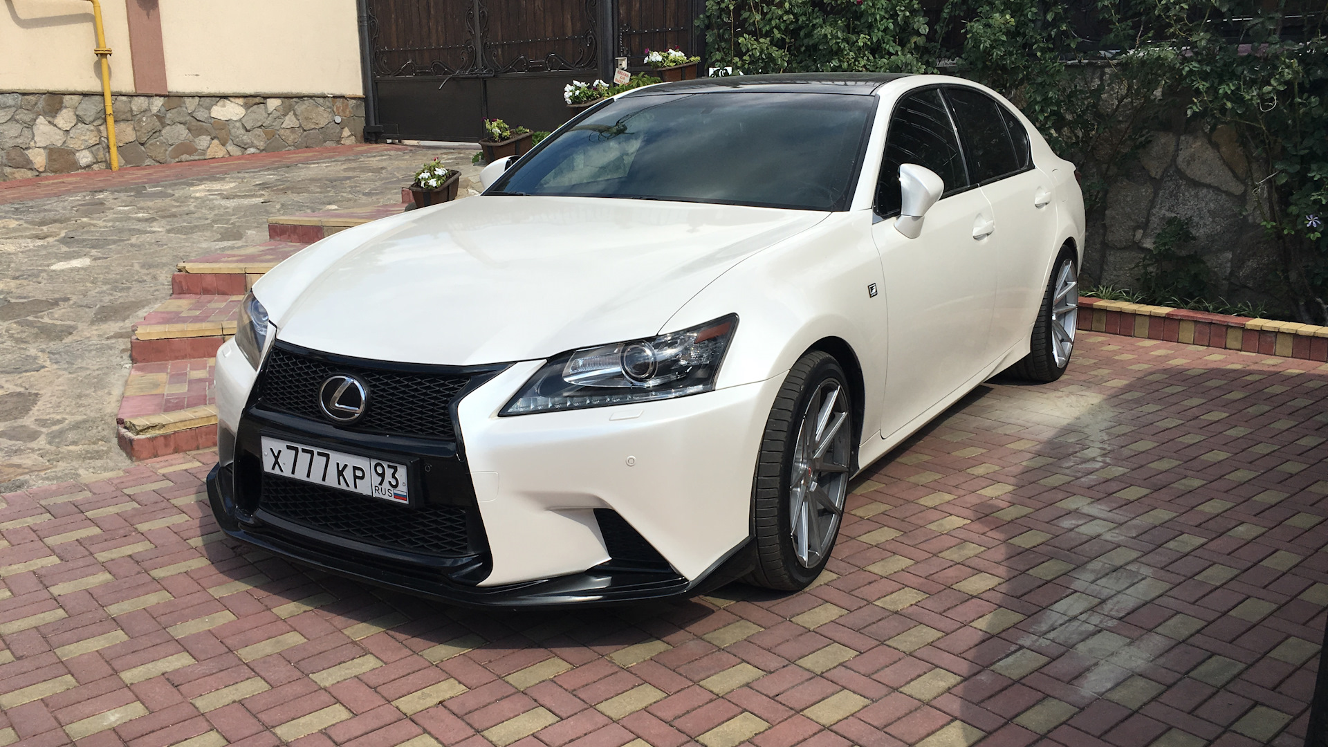 Белый lexus