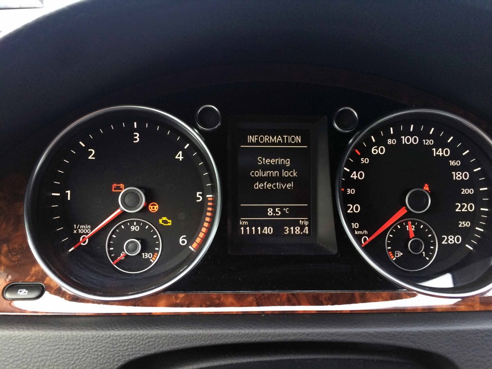 Steering wheel column defective — Volkswagen Passat B6, 2 л, 2006 года