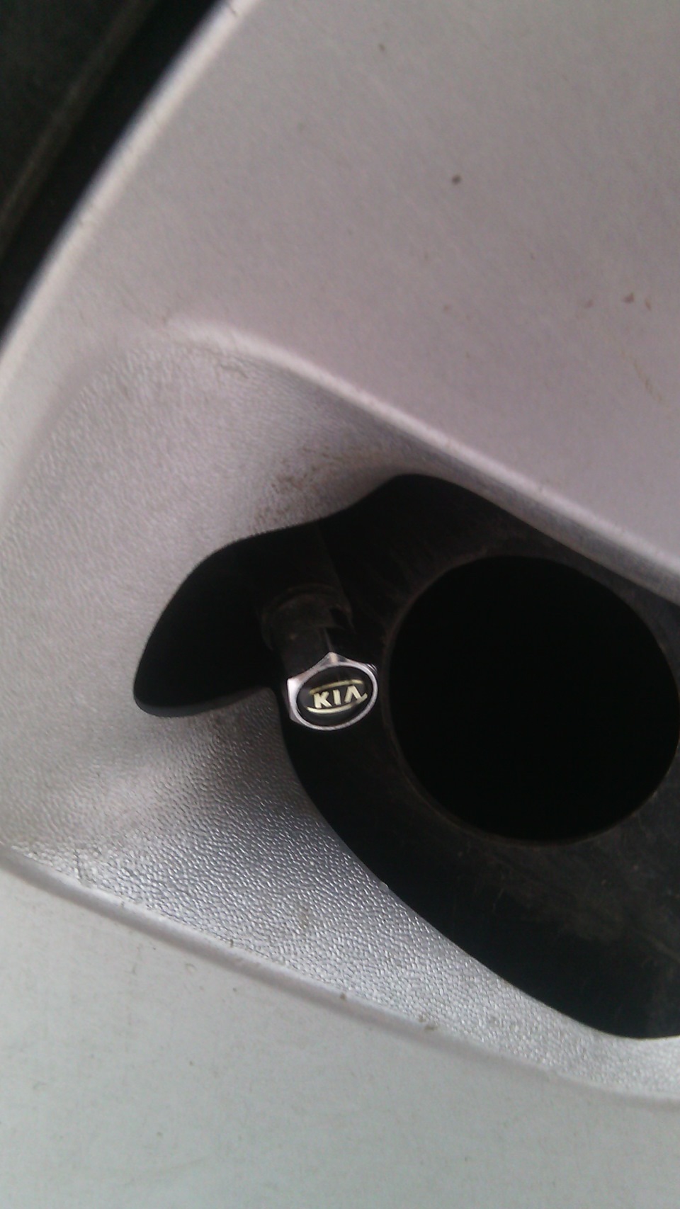 Подлокотник и приятные мелочи — KIA Rio (3G), 1,6 л, 2012 года ...