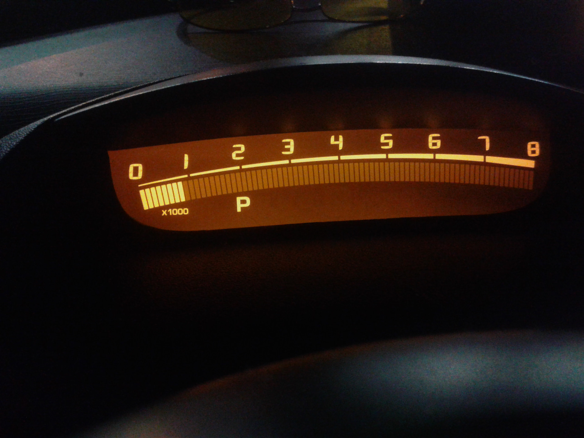 Моргает тахометр. Check engine спидометр. Nissan altima 2014 индикаторы на панели приборов. Индикатор масленки на панели приборов. Панель тахометр хонда аккорд.