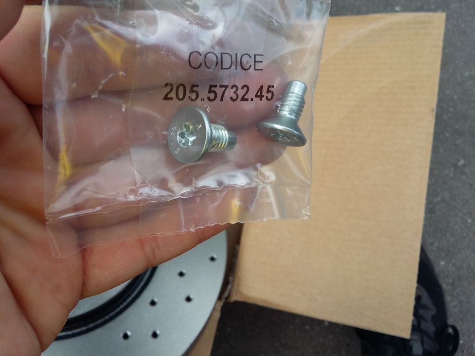 Лежали в коробке с дисками, но к сожалению они не подошли по размеру — великоваты. — Opel Astra J