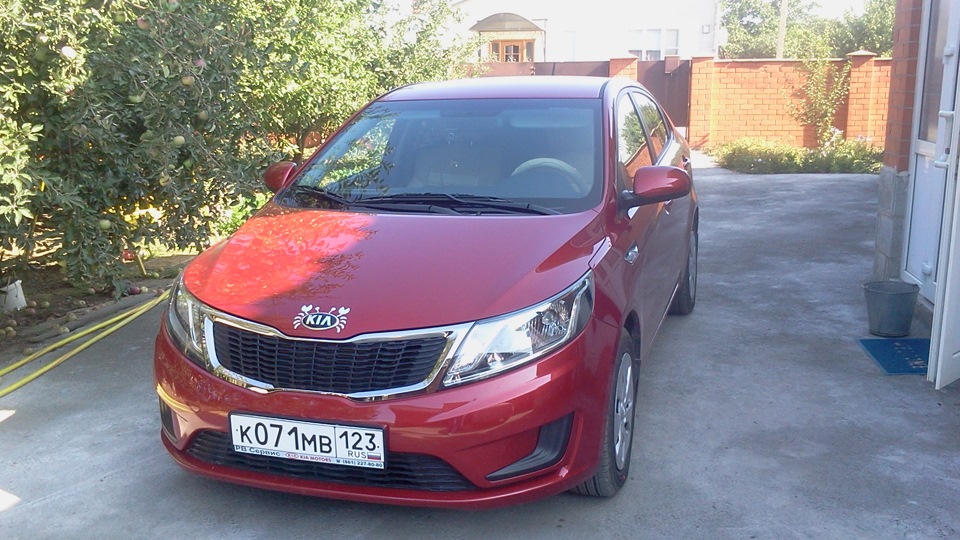 Купить б/у Kia Rio III 1.4 MT (107 л.с.) бензин механика в Тамбове: красный Киа