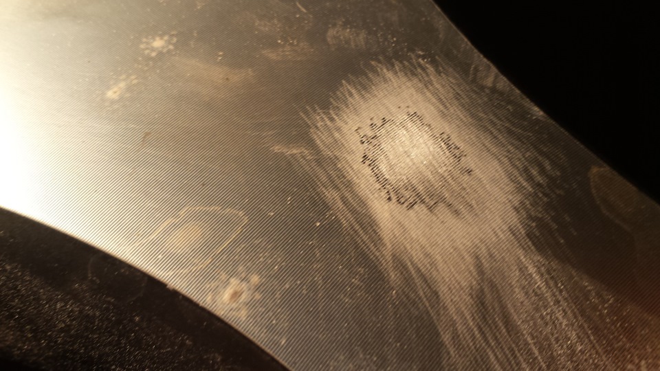 Прожгли лак. Голограммы на кузове. Прожгли лак. Перегретый пластик на авто полировкой. Покраска пятном автомобиля.