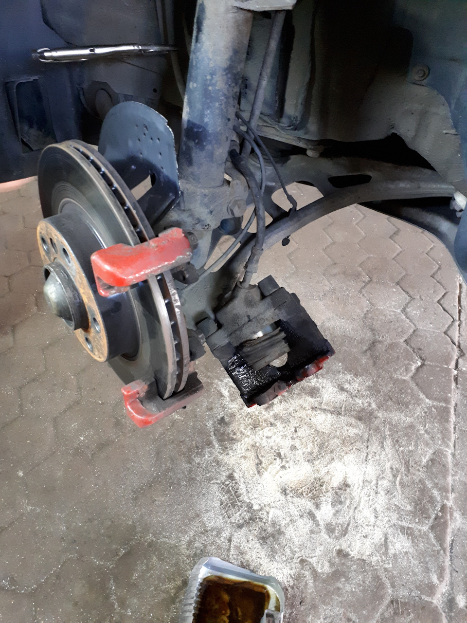 Опять подклинивание суппорта — BMW 3 series (E46), 2 л, 2002 года ...