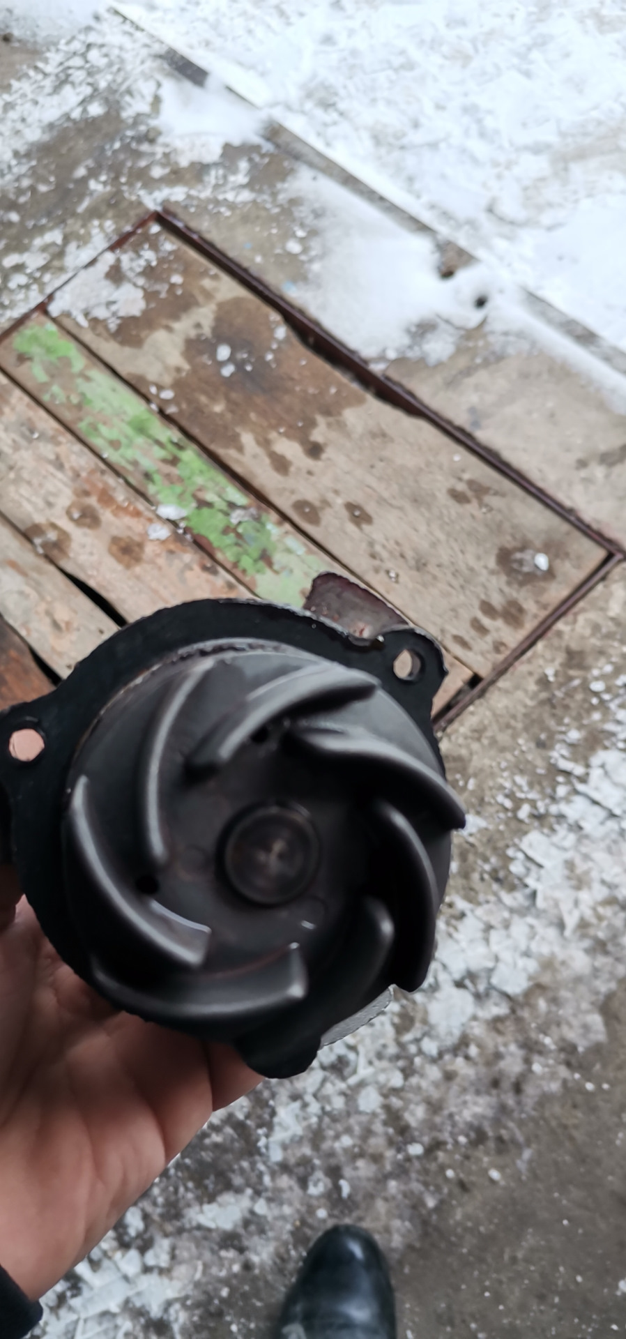 Течь помпы и замена ламп ближнего света — Lada Калина универсал, 1,6 л ...