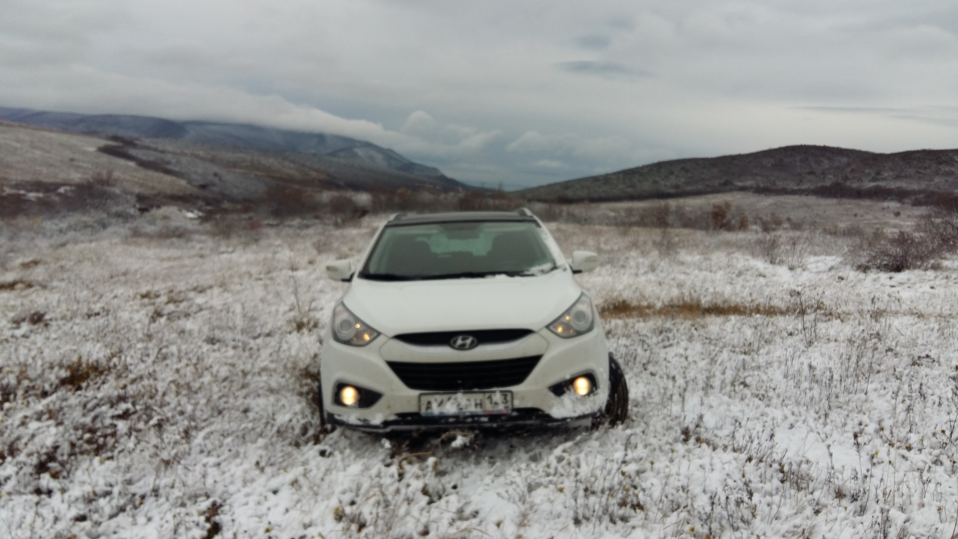 Я И мой ix35 Hyundai в деревне. Хендай ix35 фото белый авария.