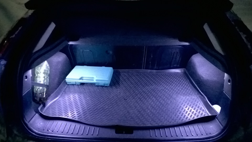 Подсветка багажника форд фокус. Подсветка багажника фокус 2 хэтчбек. Подсветка багажника Ford Focus 2. Подсветка багажника Форд фокус 1 Рестайлинг. Подсветка багажника Форд фокус 2 хэтчбек Рестайлинг.