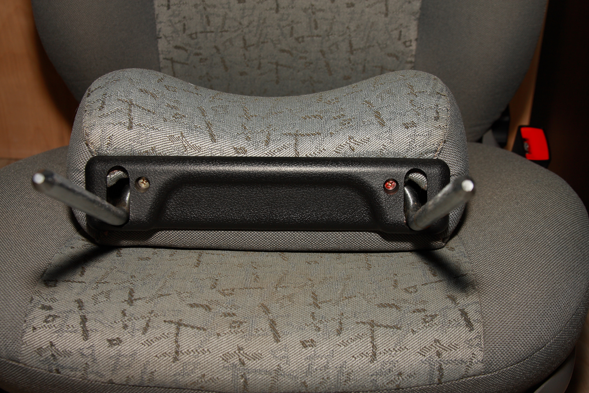 Подголовник медицинский. Подстаканник для автокресла cybex solution. Подголовники приора 1 и 2. Вес переднего сиденья. Подстаканник для автокресла cybex.