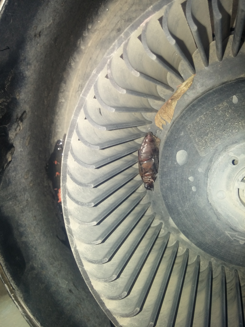 Проблемы с вентилятором печки. Часть 1. Снятие моторчика. — УАЗ Patriot ...