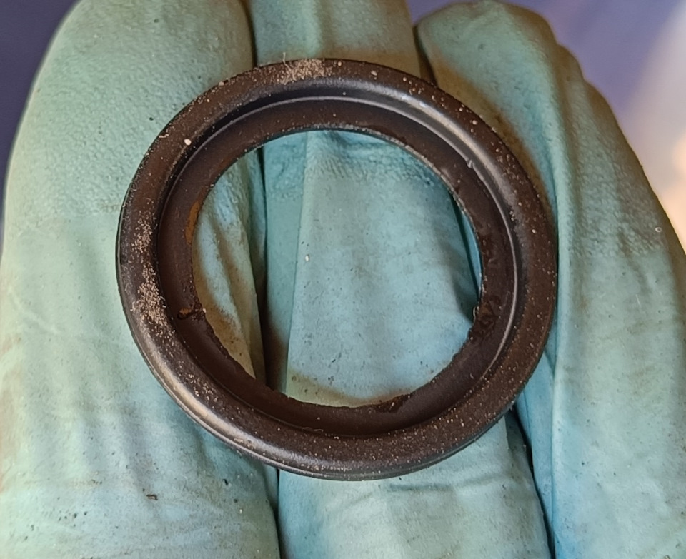 Потёк датчик низкого уровня масла (89491-33020) — Toyota Camry (XV20 ...