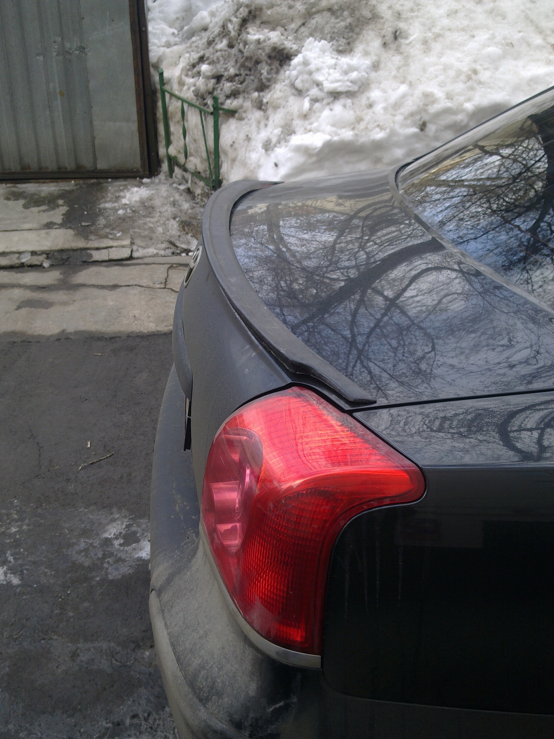 no spoiler but sekas - Toyota Avensis 18 liter 2006