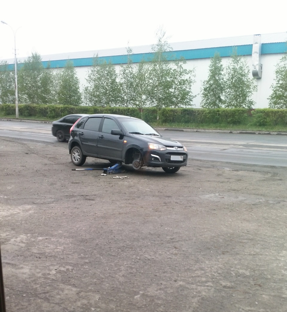 Помял диск, поймал яму. — Lada Калина 2 хэтчбек, 1,6 л, 2013 года ...