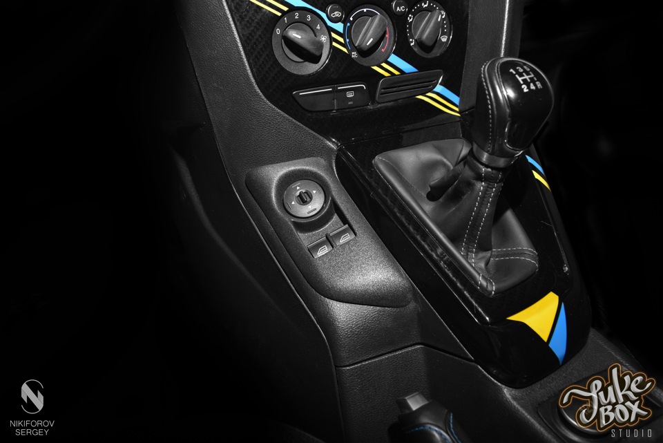 [nc соло фокус. Ford focus музыка. Ford focus sync 2. Ford focus музыка. автозвук форд фокус 2 хэтчбек дорестайлинг.