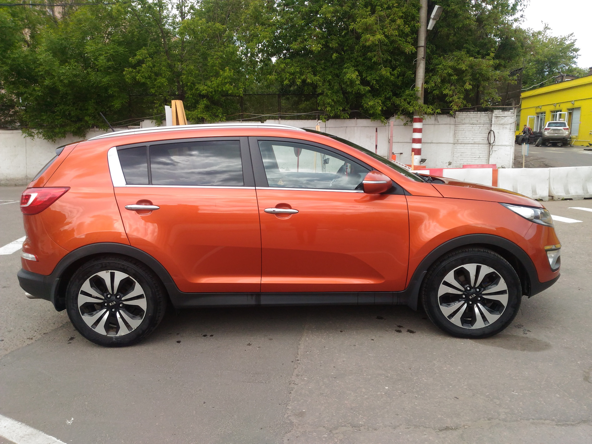 Kia Sportage оранжевый