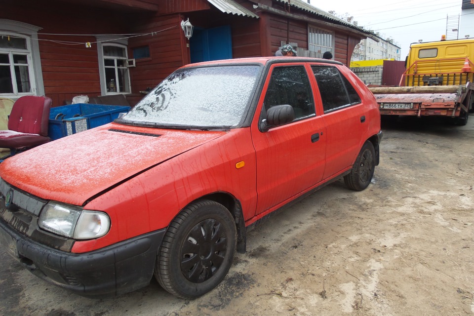 Авито 40. Шкода Фелиция красная. Ржавая Шкода Фелиция. Skoda Felicia Wagon Red. Шкода Фелиция черно красная.