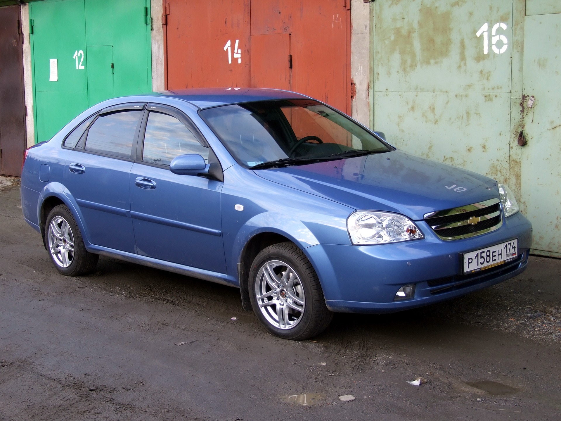 Безопасность шевроле лачетти седан. Lacetti голубая 739. Chevrolet Lacetti Misty Lake. М617вв67 Chevrolet Lacetti. Chevrolet Lacetti значок.