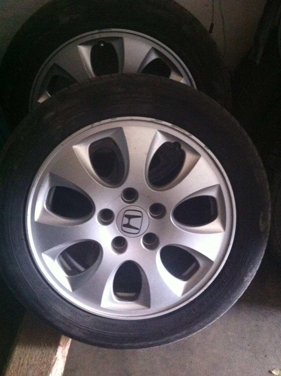Продам комплект дисков с резиной Honda Accord R16 до 2008г.в ...