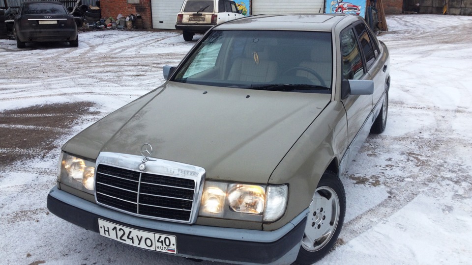 передний сальник коленвала. — Mercedes-Benz E-Class (W124), 2,3 л, 1992 ...