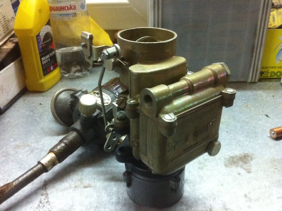 Трамблер карбюратора. Трамблёр 2101 1. Трамблёр ваз 2107 карбюратор. Трамблер москвич 407. Карбюратор уаз (к-151в) пекар.