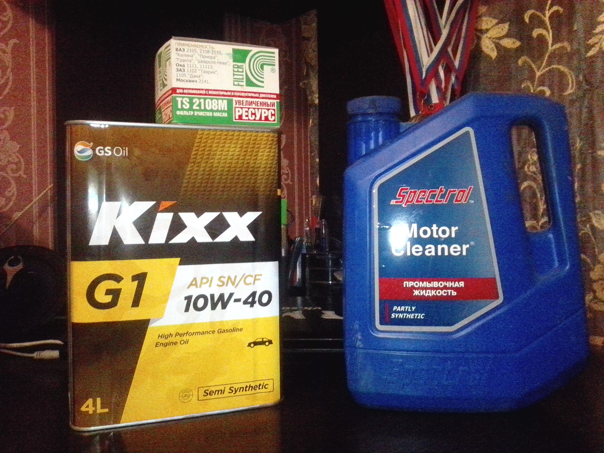 Масло kixx 10w40. Kixx 10w 40 полусинтетика. Кикс g 10w 40 полусинтетика. Масло Кикс 10w 40 полусинтетика. Моторное масло Kixx 10w 40 полусинтетика.