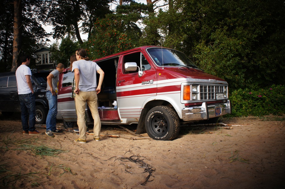 Dodge Ram van 2