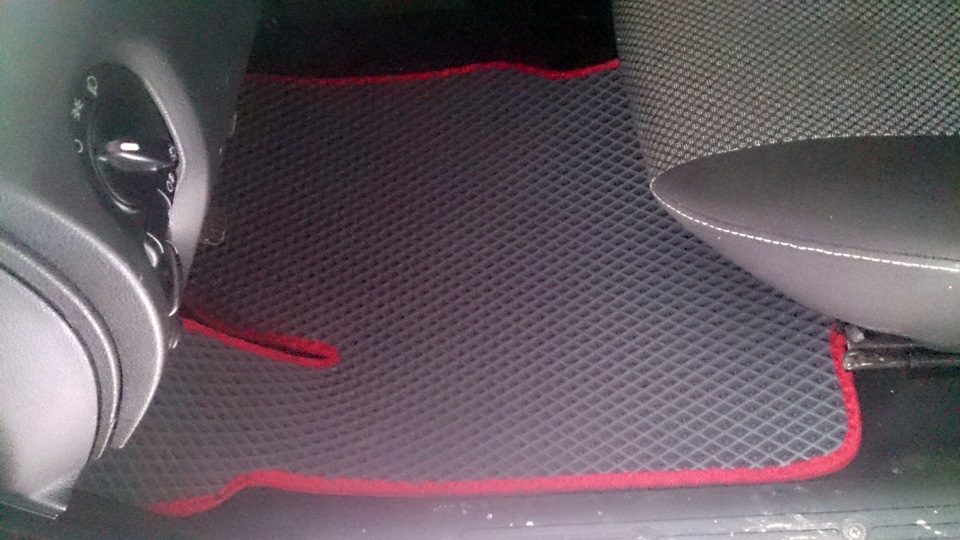 Водительский на своём законном месте — Lada Гранта Лифтбек (1G)