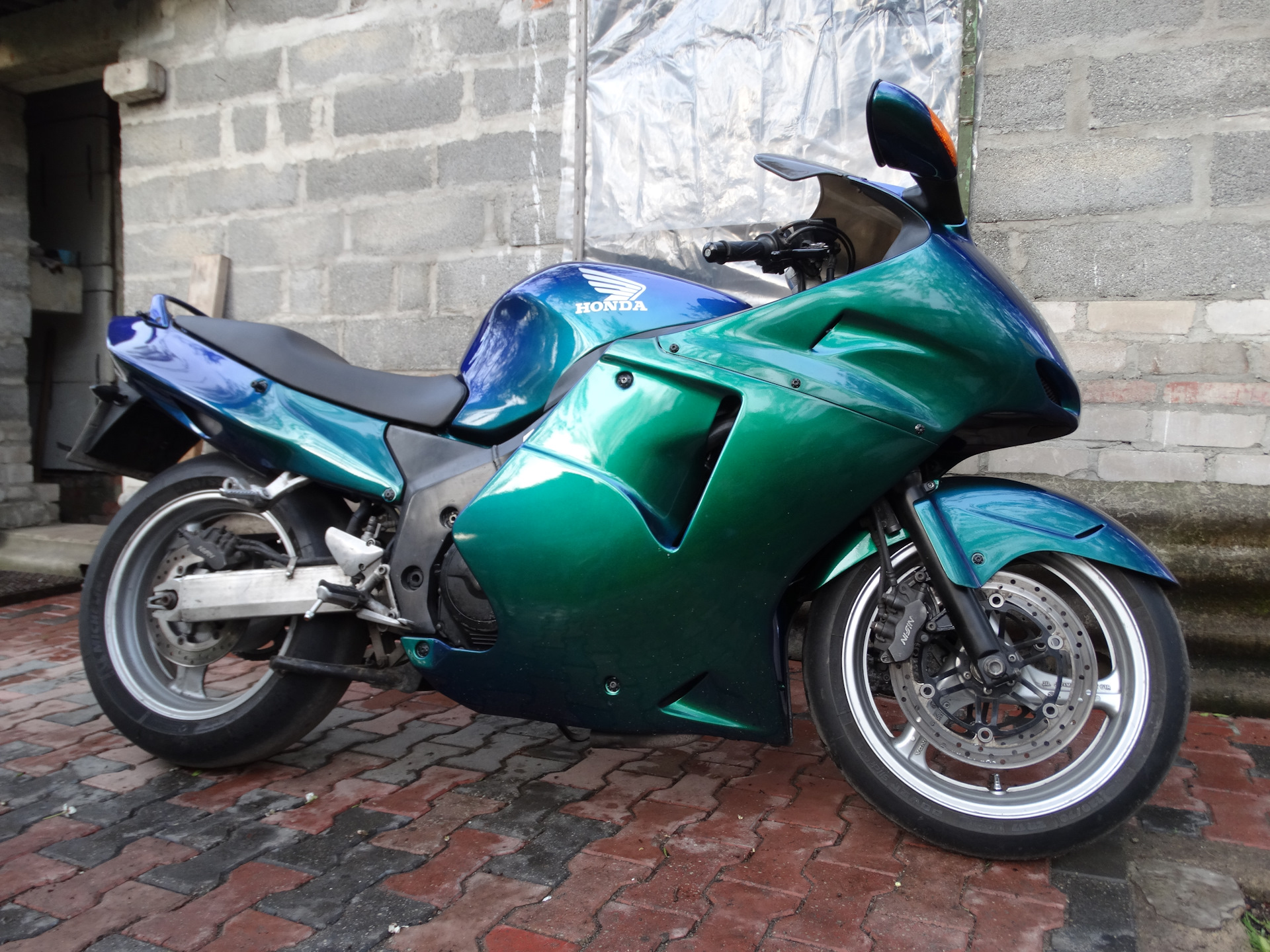 Расцветки Honda CBR 1100