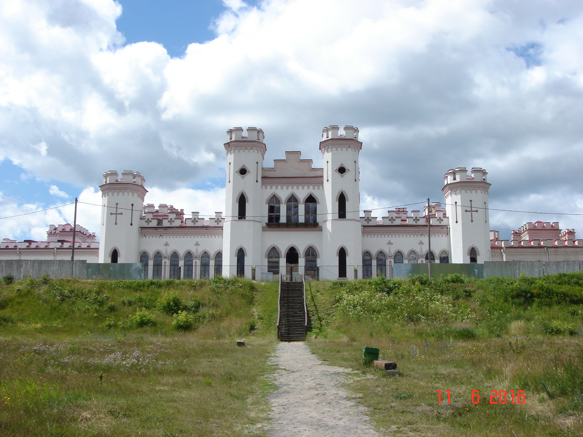 Коссовский замок внутри фото