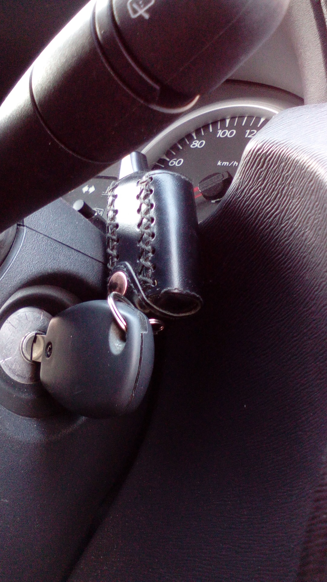 Штатный автозапуск рено логан 2. Сигнализация рено сандеро степвей. Штатная сигнализация дастер. Кнопка бортового компьютера рено логан 2. Штатная сигнализация дастер.