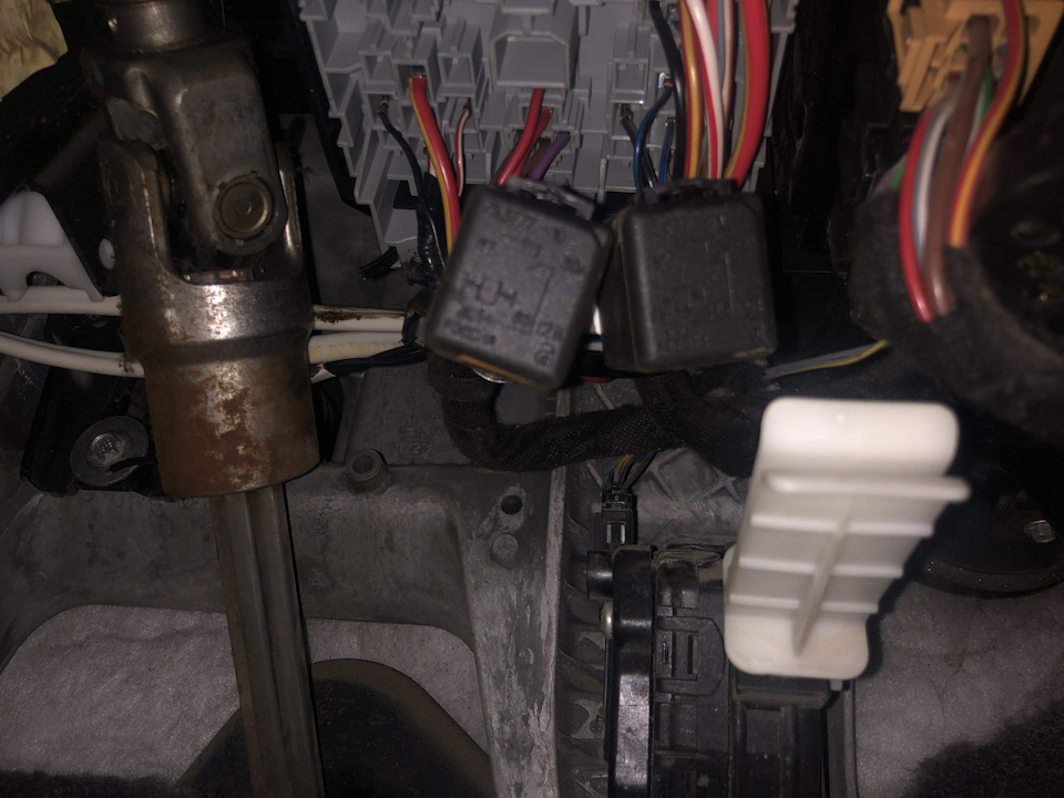 Перегорел предохранитель обогрева заднего стекла