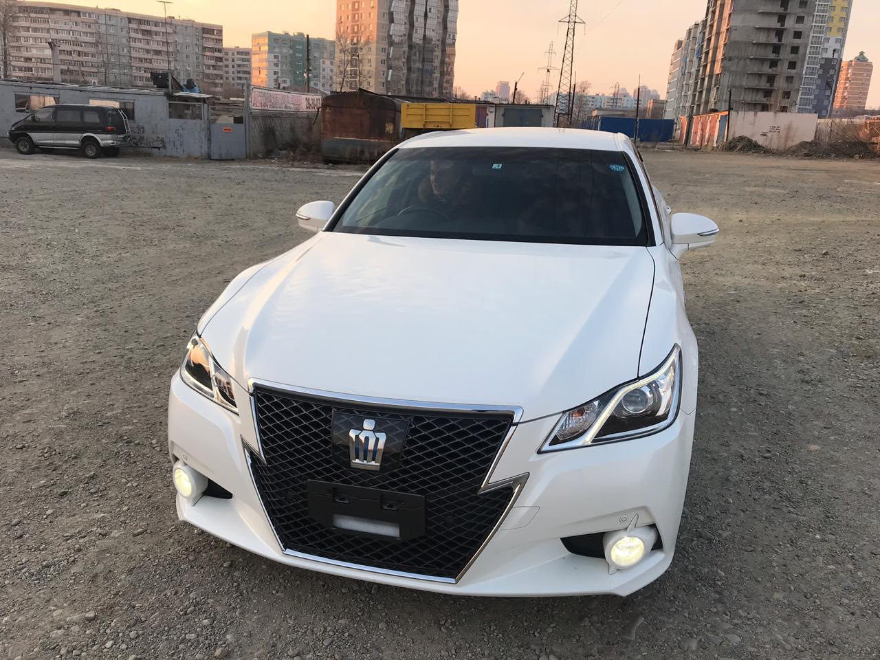 Toyota Crown athlete 2016