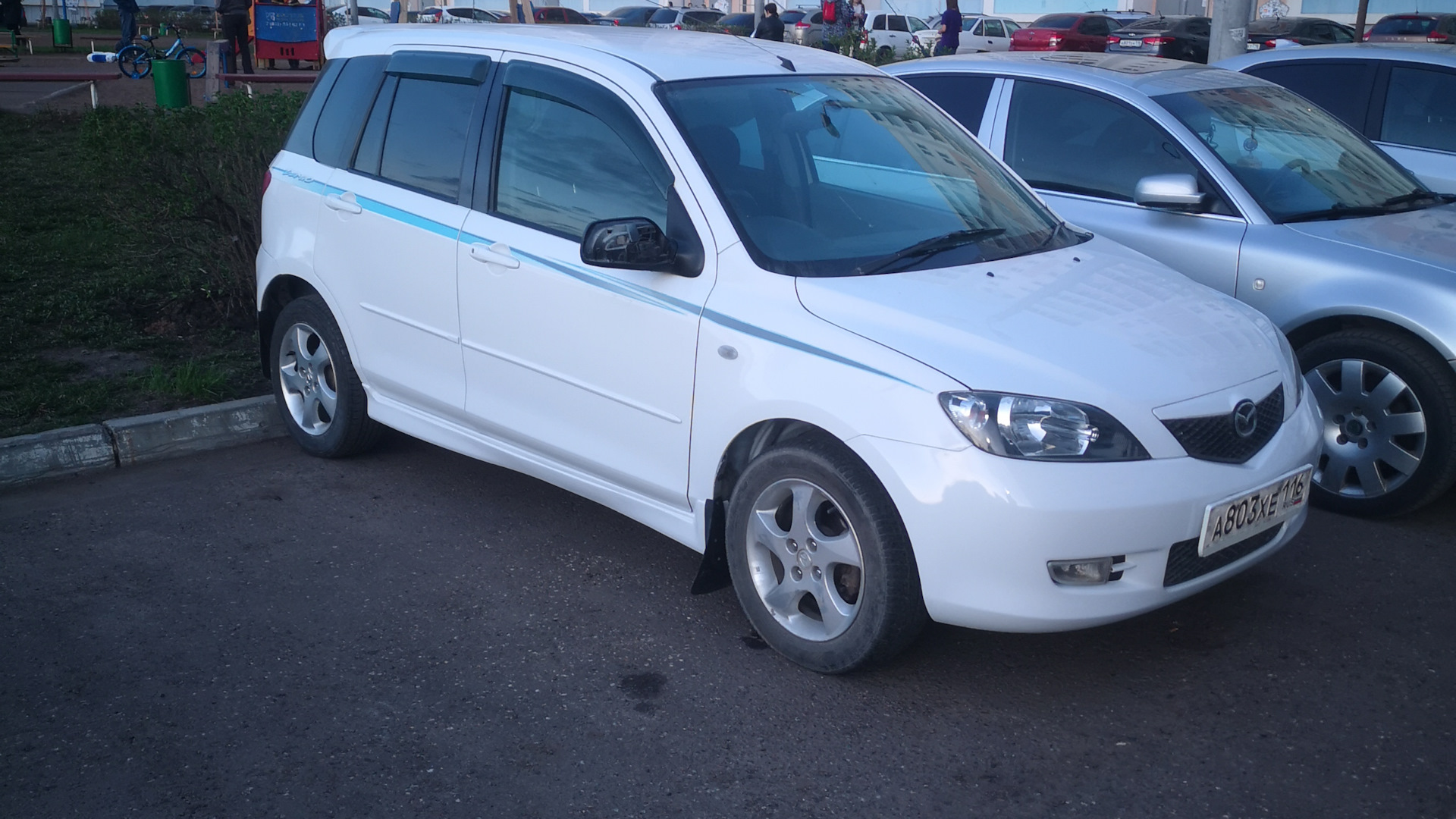 Mazda Demio (2G) 1.5 бензиновый 2002 | 1,5 механика на DRIVE2