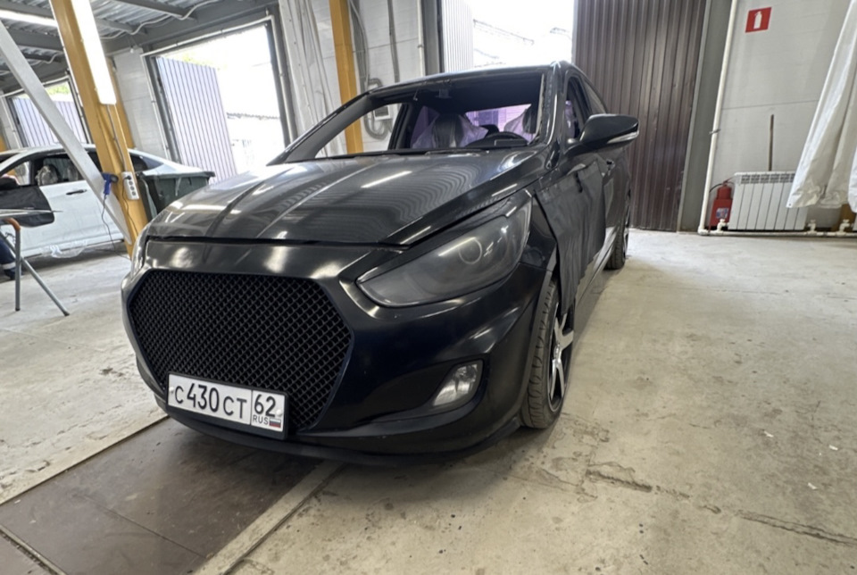 Замена лобового стекла Fuyao — Hyundai Solaris (1G), 1,6 л, 2013 года ...