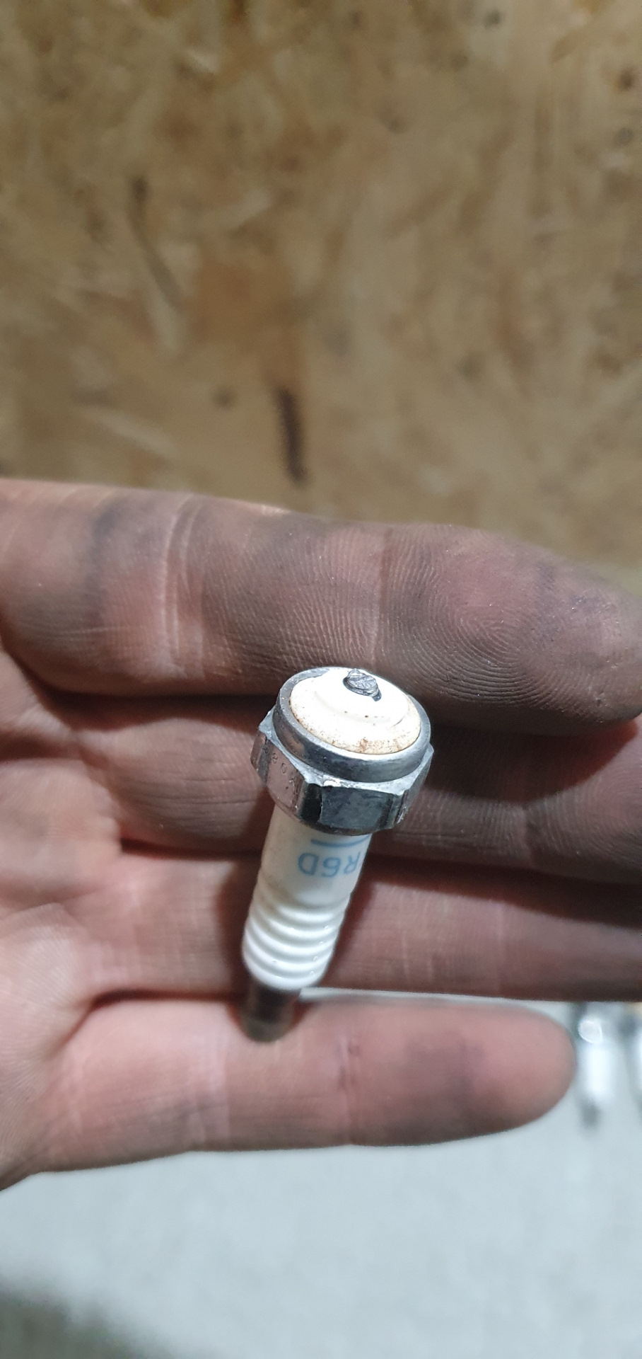 Обломило свечу зажигания — Volvo V50, 2,4 л, 2008 года | плановое ТО ...