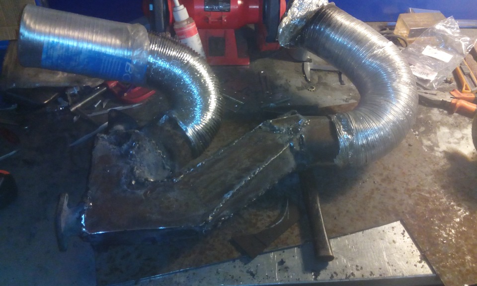 Автономка на луаз. Москвича 412 печка в луаз масленная. Патрубок коллектора ауди 80 б3. Печка от коллектора. Луаз подогрев коллектора.