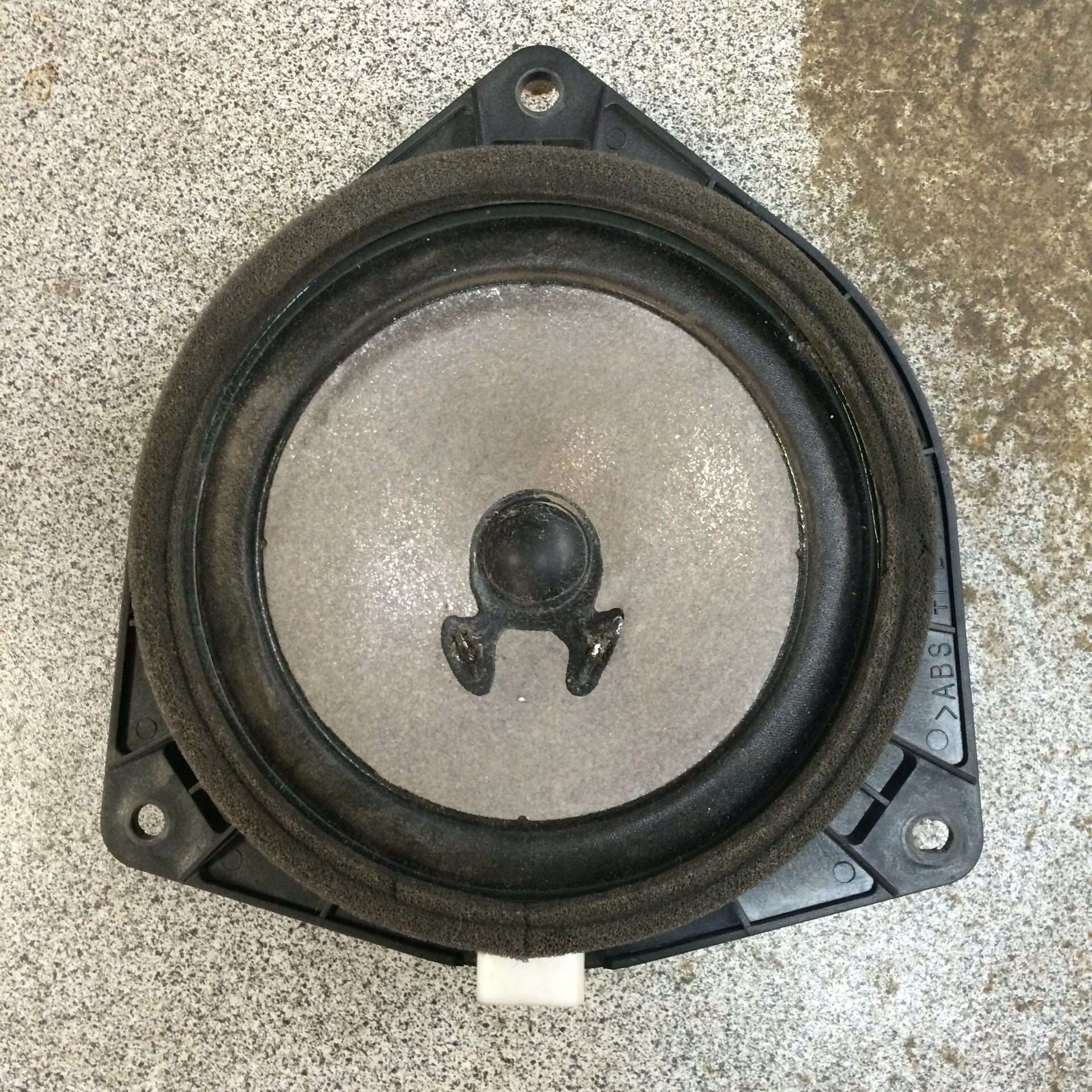 сгорел динамик задней двери — Toyota Corolla (120), 1,4 л., 2006 года ...