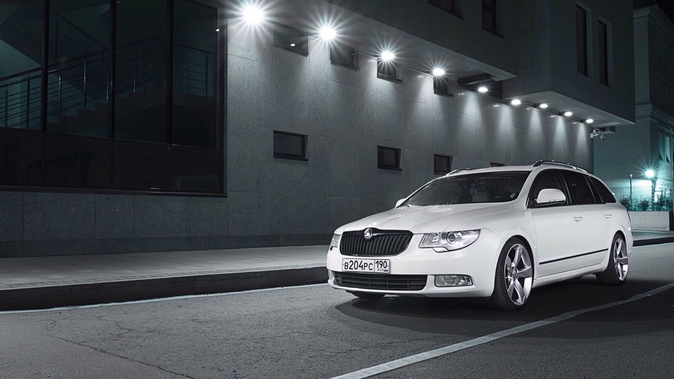 Skoda Superb Combi Low white wagon