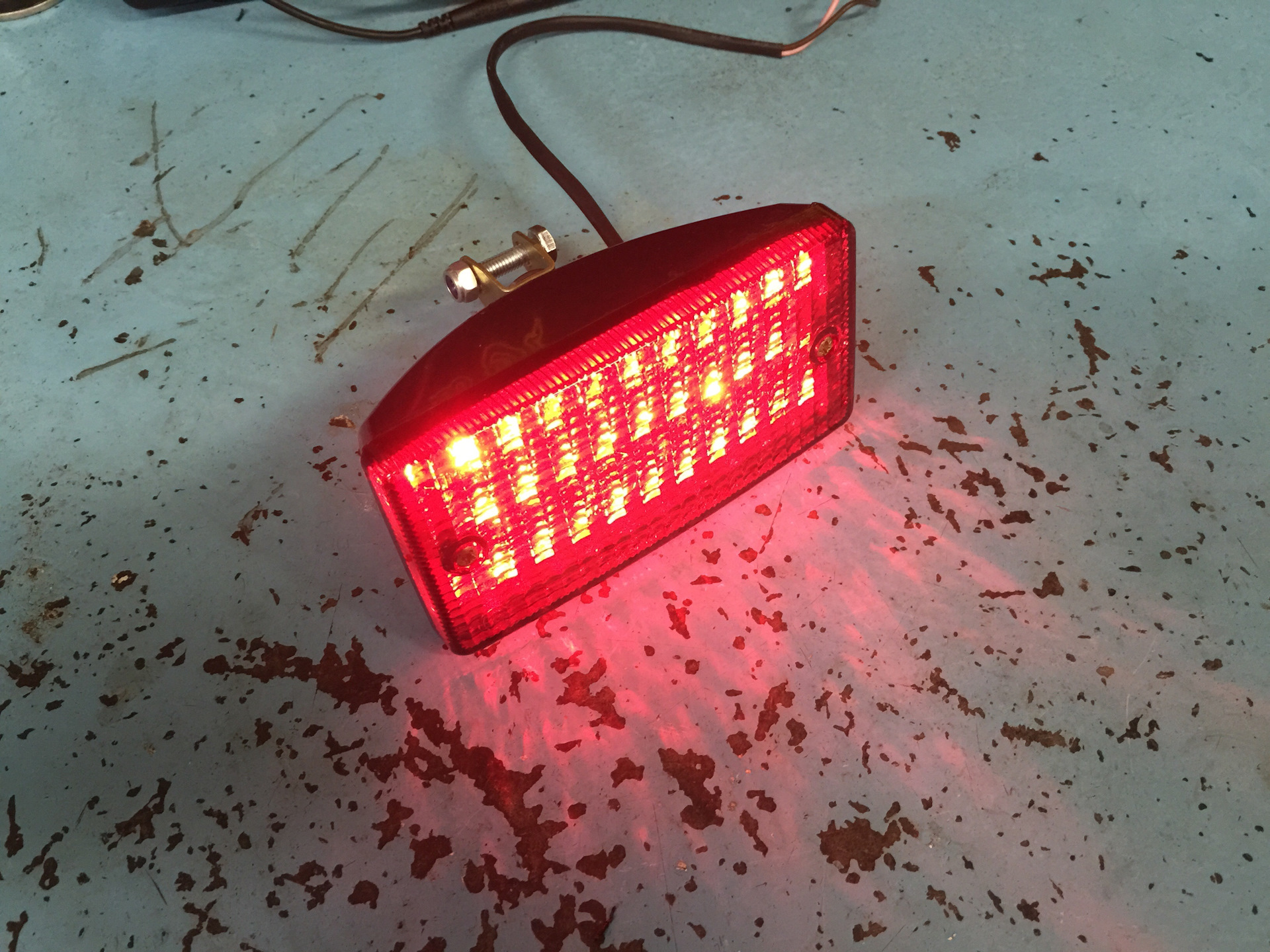 Задние противотуманные фонари на машине. Поло седан купить лампы симметричного зх и птф. Сигнальная лампа заднего птф. Светодиодный указатель поворота поло седан. Задний ход + птф поло.