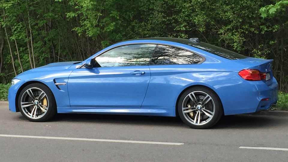 Bmw M4 Coupe Yas Marina Blue Drive2