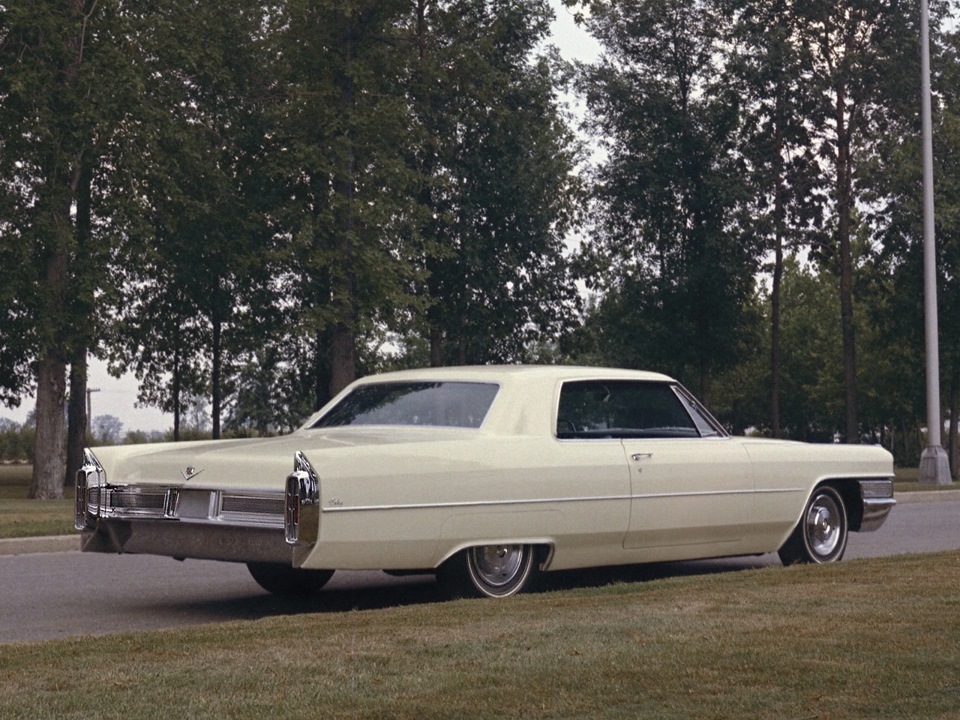 Автомобиль cadillac 1962 года