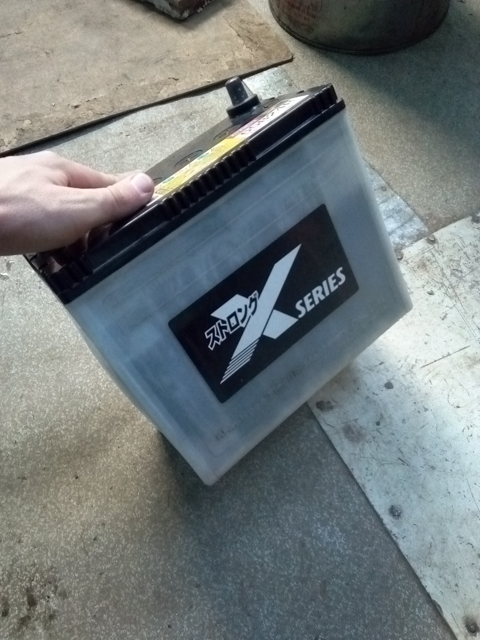 Вздулся аккумулятор — Toyota Chaser (70), 1,8 л, 1986 года ...