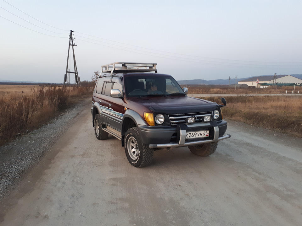 Желтые габариты и накладка на дугу. — Toyota Land Cruiser Prado 90 ...