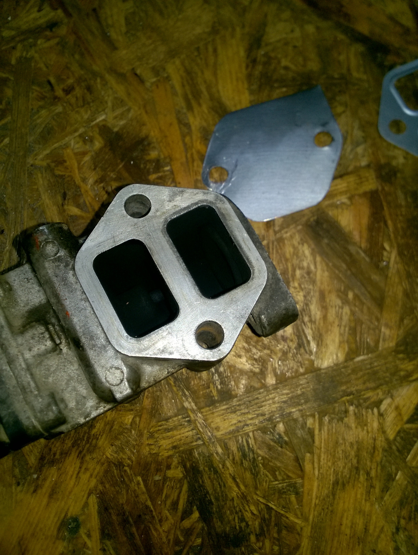 4g93 gdi егр. Егр gdi. Митсубиси динго чистка егр. Егр gdi. Клапан egr каризма.