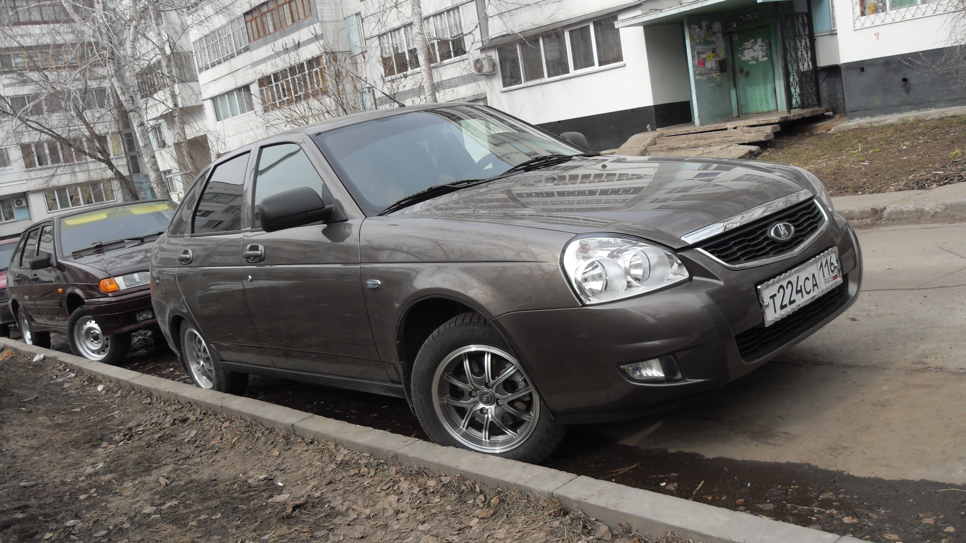 Lada Приора хэтчбек 1.6 бензиновый 2013 | горький шоколад на DRIVE2