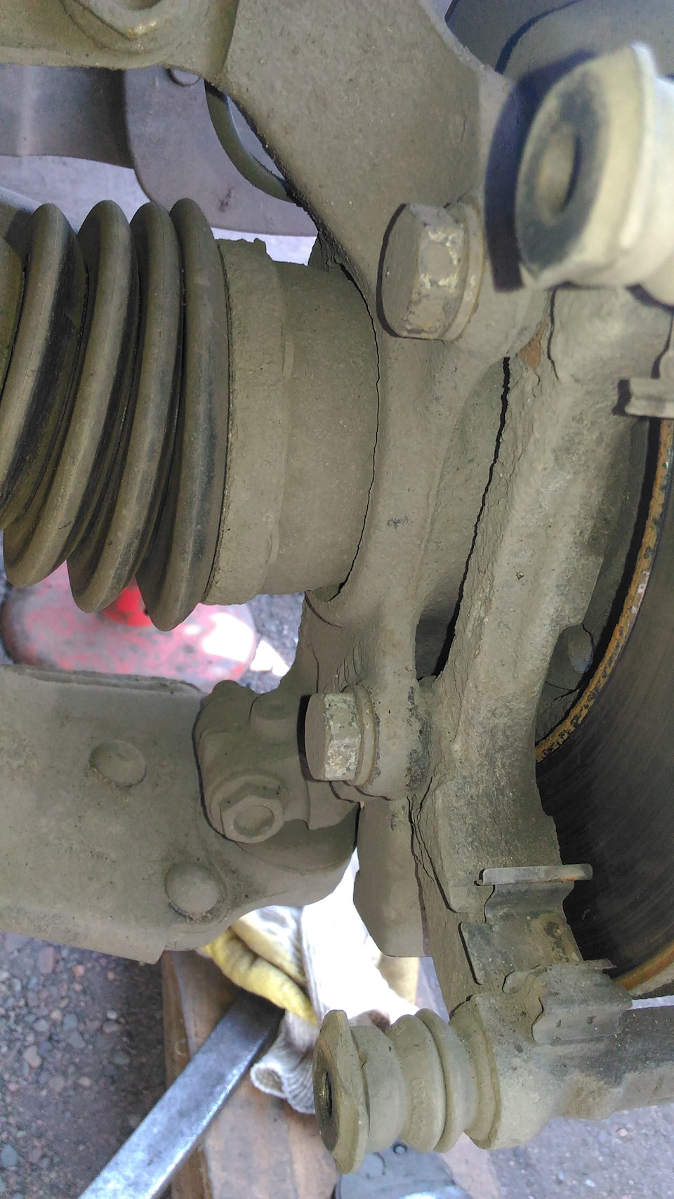 Снятие и замена передних тормозных колодок и дисков на автомобиле Опель ...