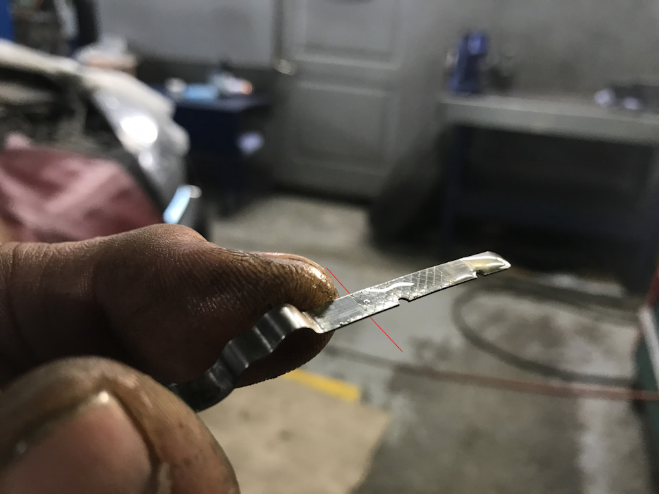 Уровень — чётко по отметке (на фото может быть не очень хорошо видно, но поверьте на слово) — Renault Megane III