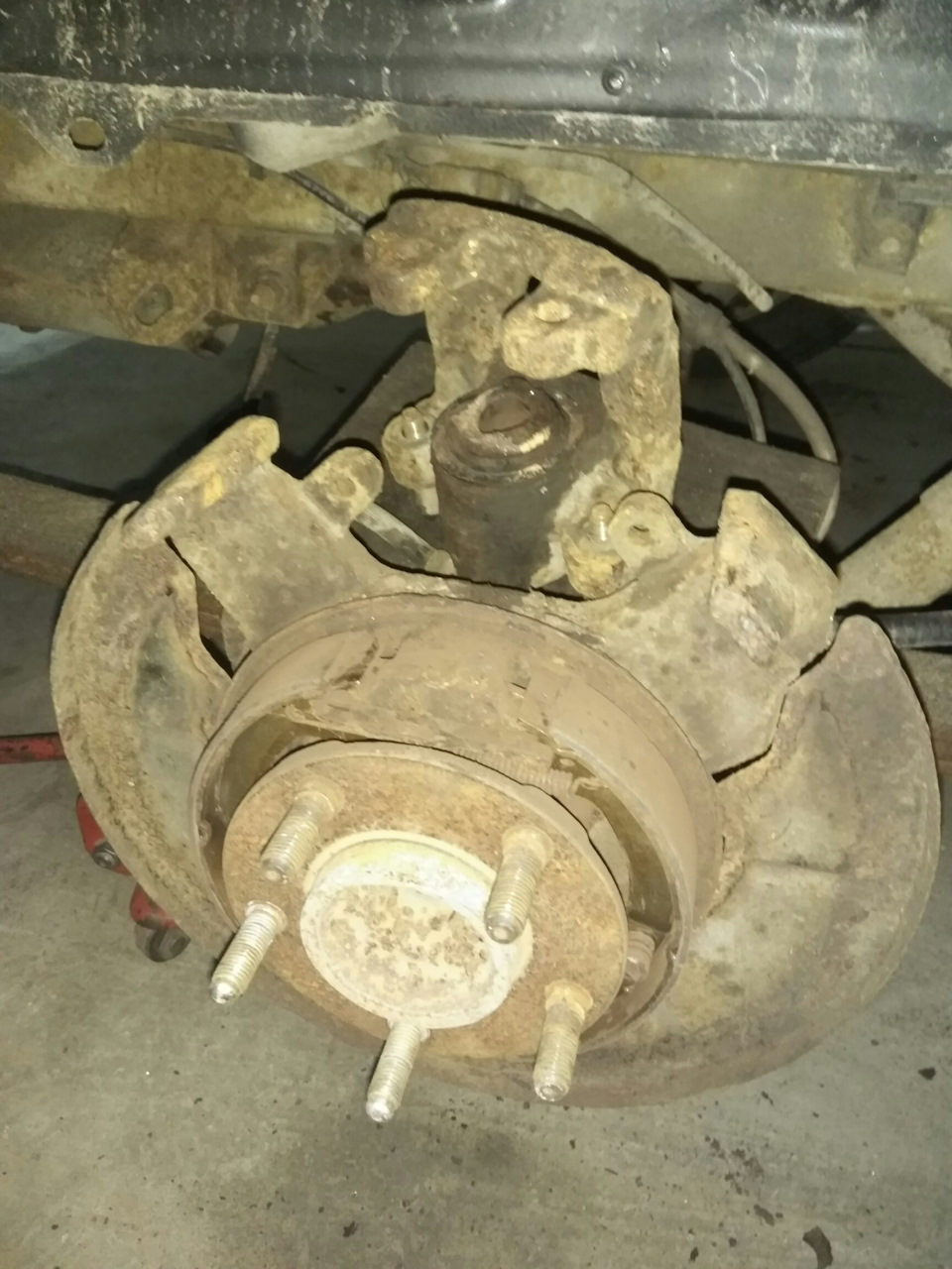 Заклинил поршень в заднем суппорте — Dodge Caravan IV, 3,8 л, 2003 года ...