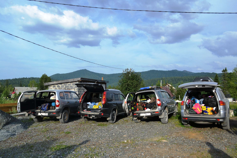 Становись быстрее в ряд, построение, отряд! Ааааткрыть багажники! — Mitsubishi Pajero Sport (2G)